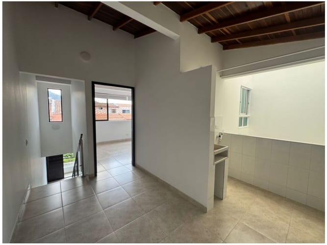 Casa de 3 alcobas en venta en Las Brisas, La Estrella, 170 m² · foto 11 de 24