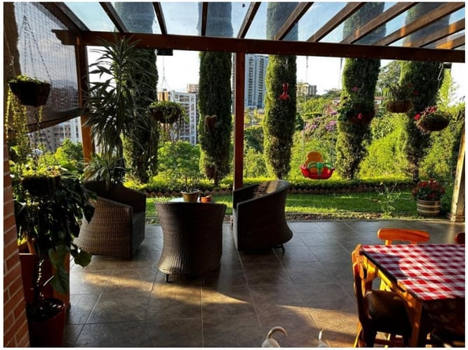 Casa de 4 alcobas en venta en Escobero, Envigado, 1752 m² · foto 3 de 15