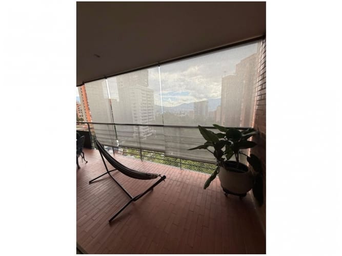 Apartamento de 2 alcobas en venta en El Poblado, Medellín, 112 m² · foto 8 de 9