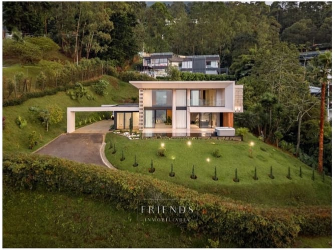 Casa de 4 alcobas en venta en El Poblado, Medellín, 350 m² · foto 2 de 18