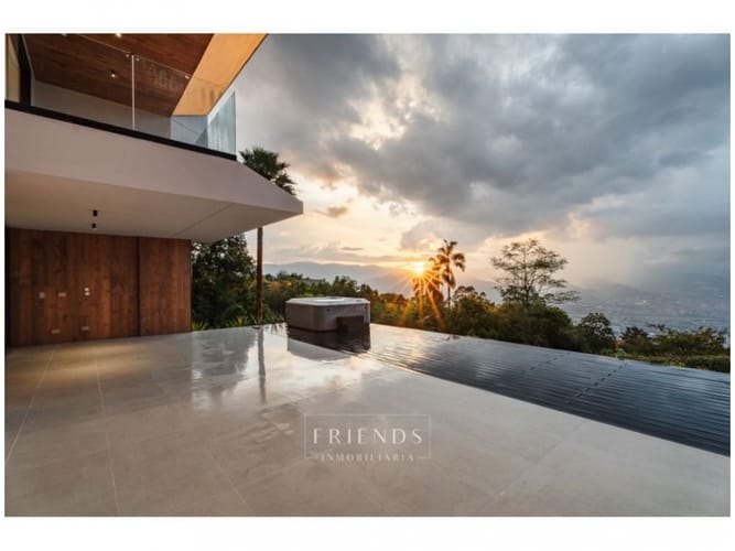Casa de 4 alcobas en venta en El Poblado, Medellín, 350 m² · foto 9 de 18