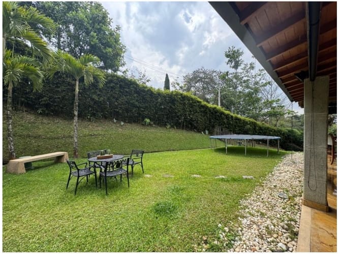 Casa de 4 alcobas en venta en La Sebastiana, Envigado, 350 m² · foto 2 de 8