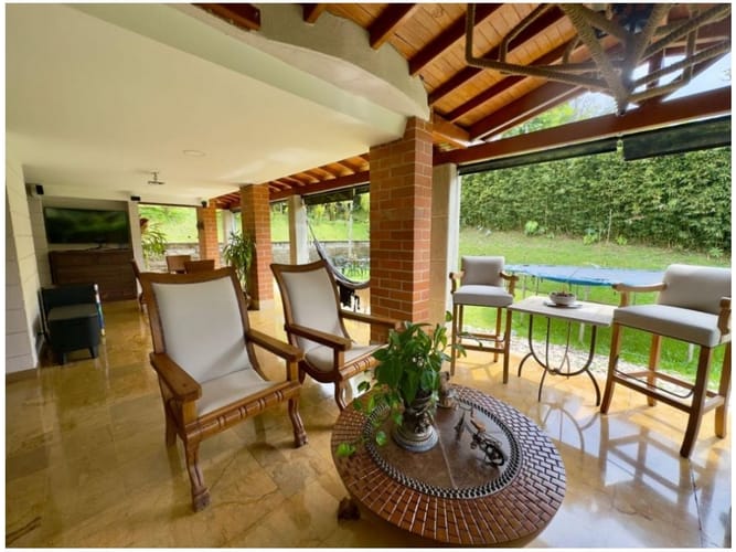 Casa de 4 alcobas en venta en La Sebastiana, Envigado, 350 m² · foto 4 de 8