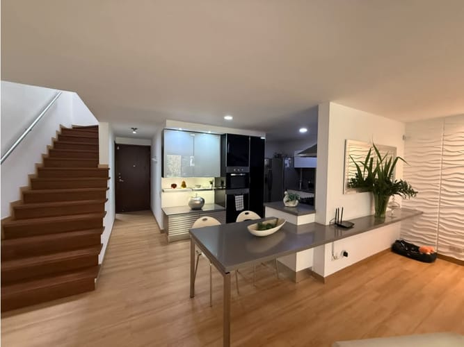 Casa de 3 alcobas en venta en Montessori, Envigado, 264 m² · foto 2 de 6