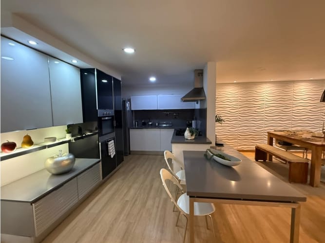 Casa de 3 alcobas en venta en Montessori, Envigado, 264 m² · foto 3 de 6