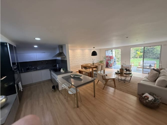 Casa de 3 alcobas en venta en Montessori, Envigado, 264 m² · foto 4 de 6