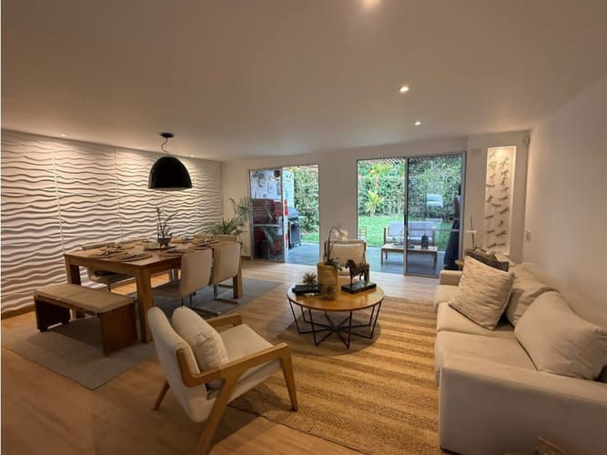 Casa de 3 alcobas en venta en Montessori, Envigado, 264 m² · foto 5 de 6