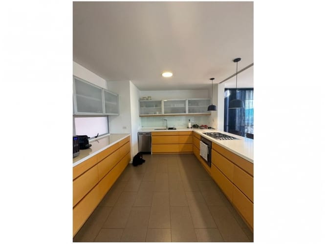 Apartamento de 3 alcobas en venta en El Poblado, Medellín, 267 m² · foto 6 de 22