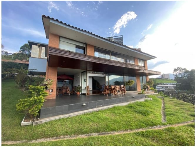 Casa de 4 alcobas en venta en Las Lomitas, Sabaneta, 1392 m² · foto 6 de 24