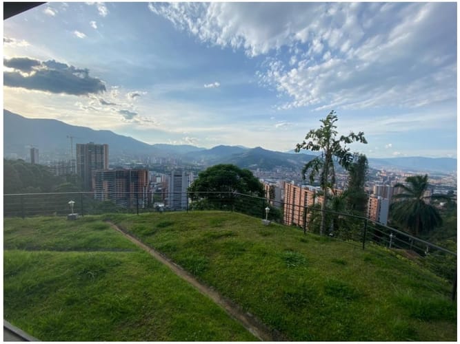 Casa de 4 alcobas en venta en Las Lomitas, Sabaneta, 1392 m² · foto 8 de 24