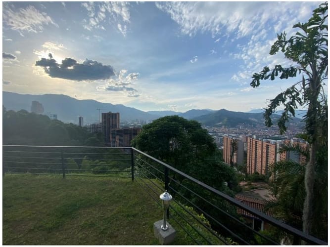 Casa de 4 alcobas en venta en Las Lomitas, Sabaneta, 1392 m² · foto 9 de 24