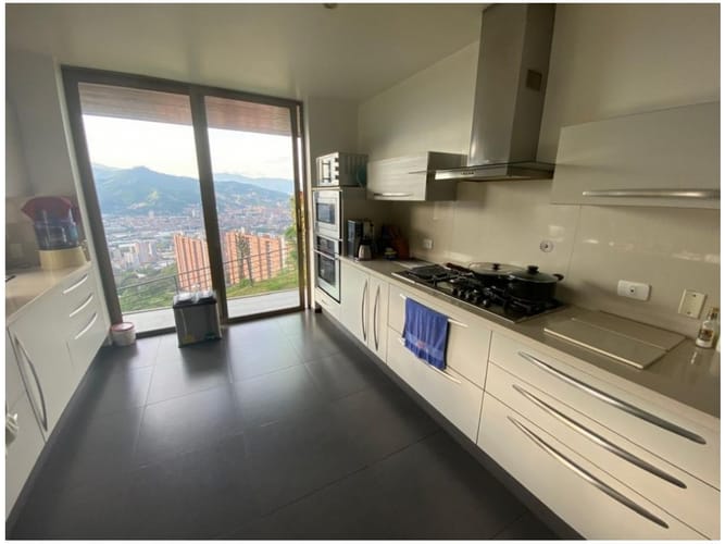 Casa de 4 alcobas en venta en Las Lomitas, Sabaneta, 1392 m² · foto 11 de 24
