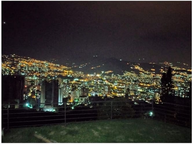 Casa de 4 alcobas en venta en Las Lomitas, Sabaneta, 1392 m² · foto 14 de 24