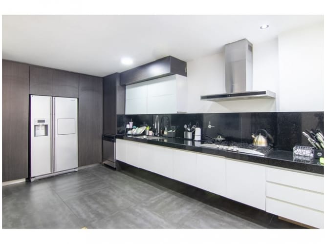 Apartamento de 3 alcobas en venta en Las Lomas, Medellín, 300 m² · foto 4 de 11