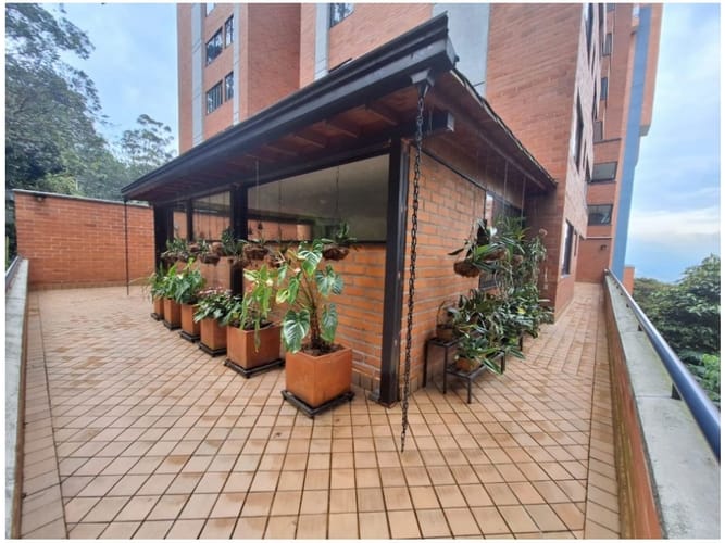 Apartamento de 3 alcobas en venta en Los Naranjos, Medellín, 174 m² · foto 3 de 24