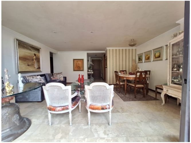 Apartamento de 3 alcobas en venta en Los Naranjos, Medellín, 174 m² · foto 6 de 24