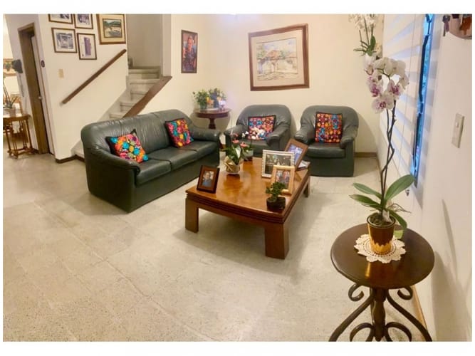 Casa de 5 alcobas en venta en Belén, Medellín, 177 m² · foto 2 de 24