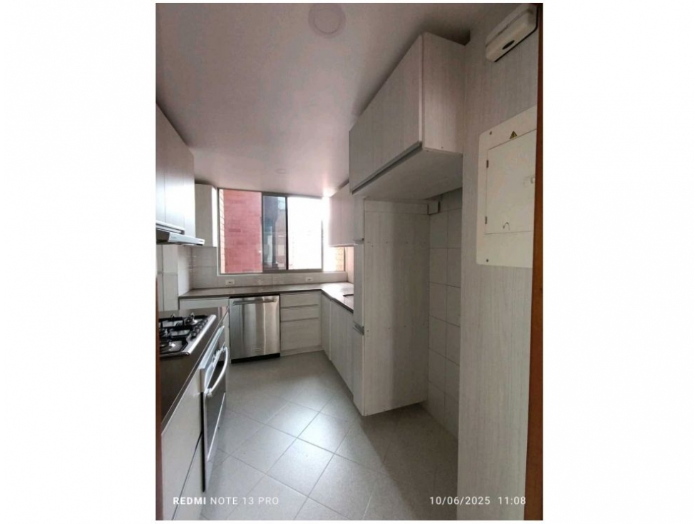 Apartamento en venta en Laureles, Medellín · foto 8 de 24