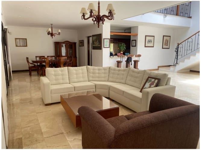 Casa de 3 alcobas en venta en El Poblado, Medellín, 380 m² · foto 2 de 24