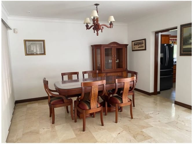 Casa de 3 alcobas en venta en El Poblado, Medellín, 380 m² · foto 3 de 24