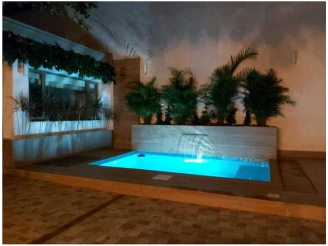 Casa de 4 alcobas en venta en Laureles, Medellín, 380 m² · foto 2 de 11