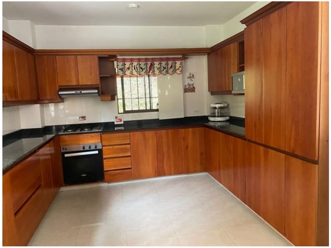 Casa de 3 alcobas en venta en El Poblado, Medellín, 380 m² · foto 5 de 24