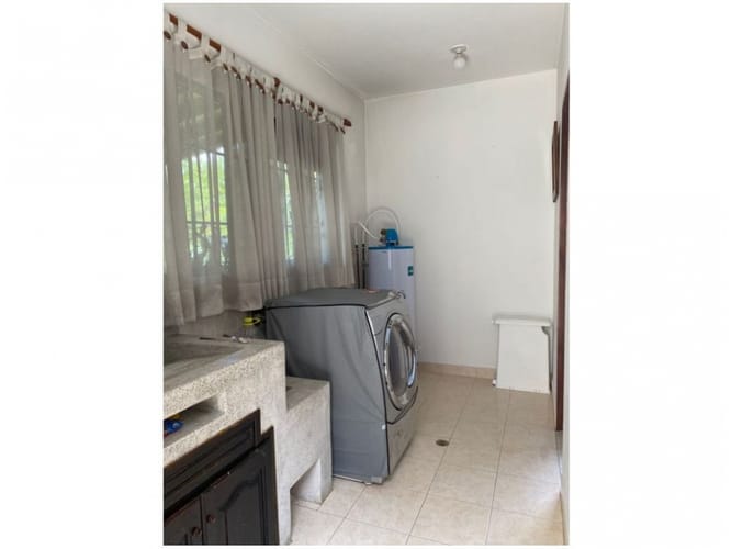 Casa de 3 alcobas en venta en El Poblado, Medellín, 380 m² · foto 9 de 24