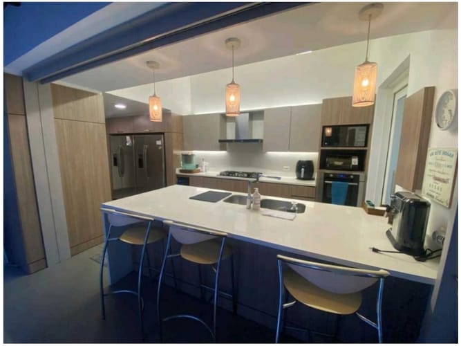 Casa de 4 alcobas en venta en Laureles, Medellín, 380 m² · foto 9 de 11