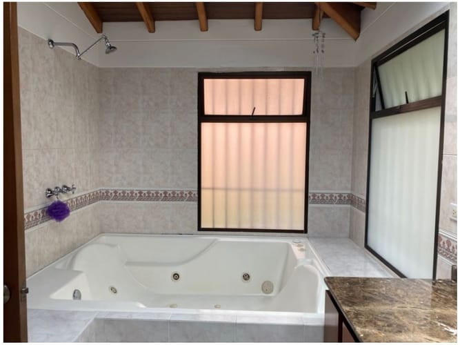 Casa de 3 alcobas en venta en El Poblado, Medellín, 380 m² · foto 20 de 24