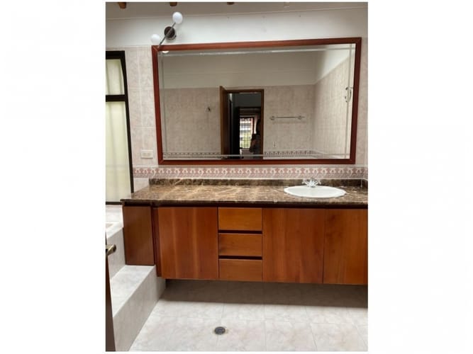 Casa de 3 alcobas en venta en El Poblado, Medellín, 380 m² · foto 21 de 24