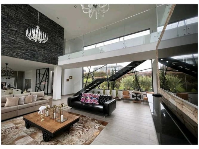 Casa de 5 alcobas en venta en Las Palmas, Envigado, 2000 m² · foto 2 de 17
