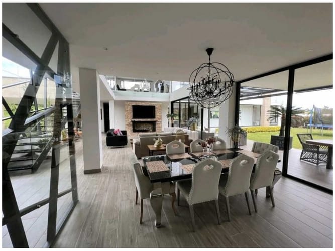 Casa de 5 alcobas en venta en Las Palmas, Envigado, 2000 m² · foto 5 de 17