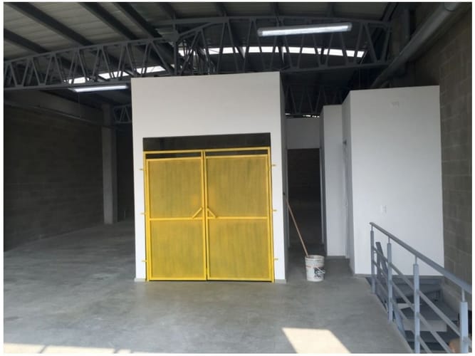 Bodega en venta en San Isidro, Itagüí, 260 m² · foto 2 de 6