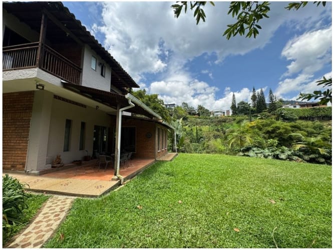 Casa de 5 alcobas en venta en La Doctora, Sabaneta, 320 m² · foto 3 de 24