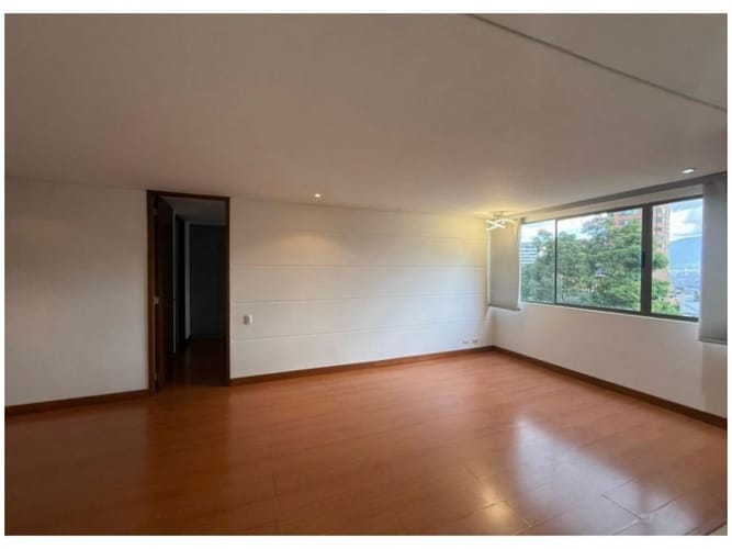 Apartamento de 1 alcoba en venta en Los Naranjos, Medellín, 63 m² · foto 3 de 12