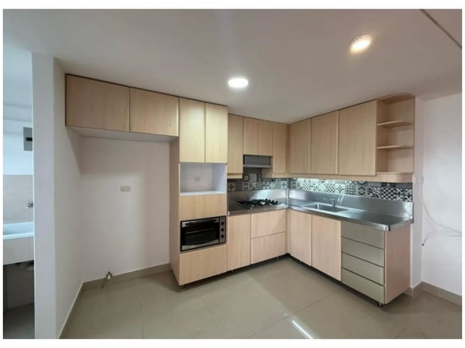 Apartamento de 1 alcoba en venta en Los Naranjos, Medellín, 63 m² · foto 5 de 12