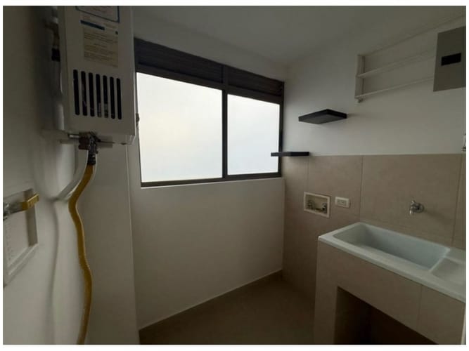 Apartamento de 1 alcoba en venta en Los Naranjos, Medellín, 63 m² · foto 6 de 12