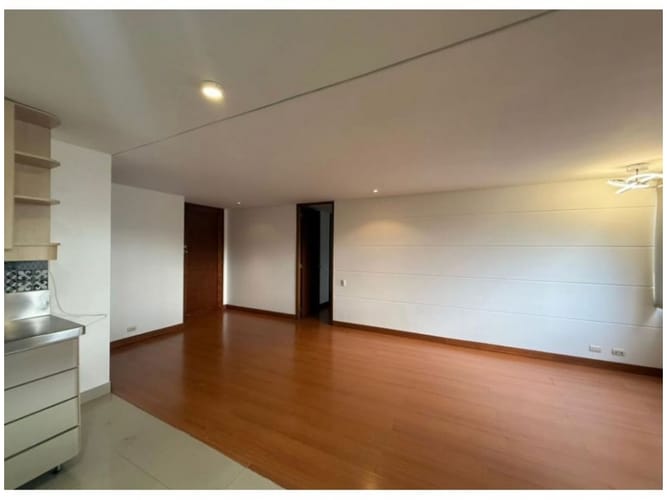 Apartamento de 1 alcoba en venta en Los Naranjos, Medellín, 63 m² · foto 7 de 12
