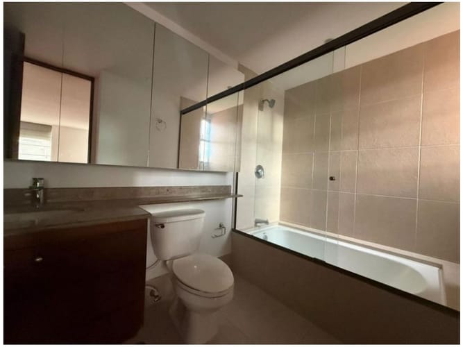 Apartamento de 1 alcoba en venta en Los Naranjos, Medellín, 63 m² · foto 9 de 12