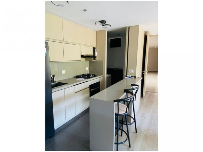 Apartamento de 2 alcobas en venta en Altos Del Poblado, Medellín, 79 m² · foto 2 de 12
