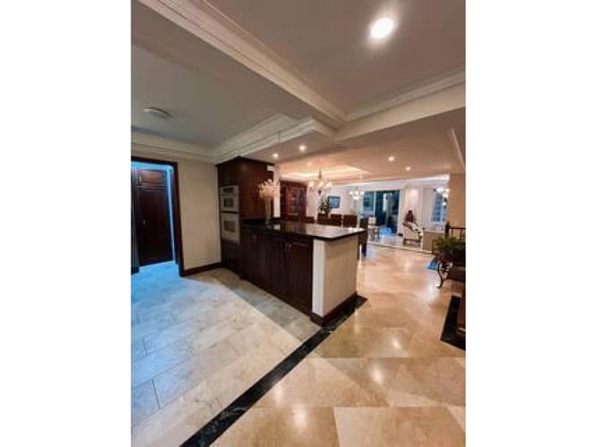 Casa de 4 alcobas en venta en Escobero, Envigado, 321 m² · foto 2 de 6