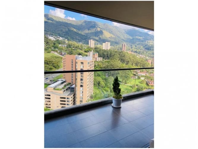 Apartamento de 2 alcobas en venta en Altos Del Poblado, Medellín, 79 m² · foto 5 de 12