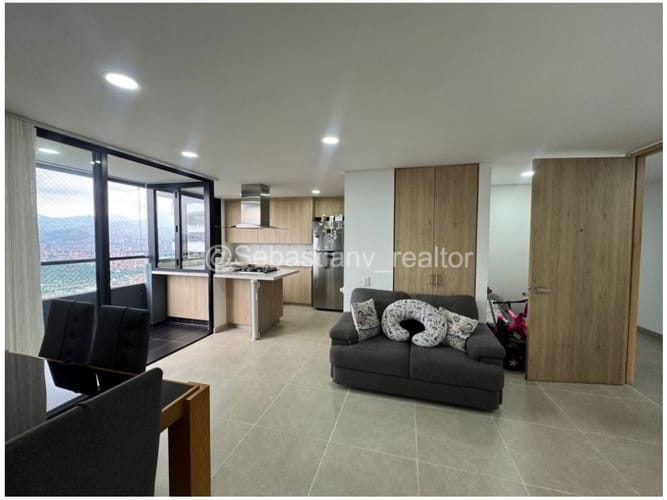 Apartamento de 3 alcobas en venta en El Poblado, Medellín, 88 m² · foto 2 de 21