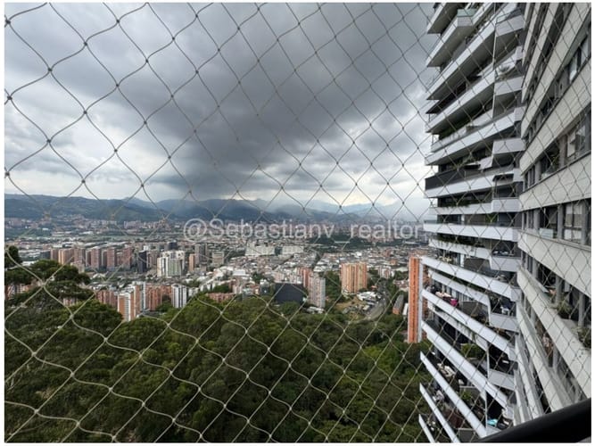 Apartamento de 3 alcobas en venta en El Poblado, Medellín, 88 m² · foto 4 de 21