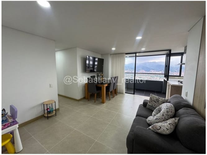 Apartamento de 3 alcobas en venta en El Poblado, Medellín, 88 m² · foto 8 de 21