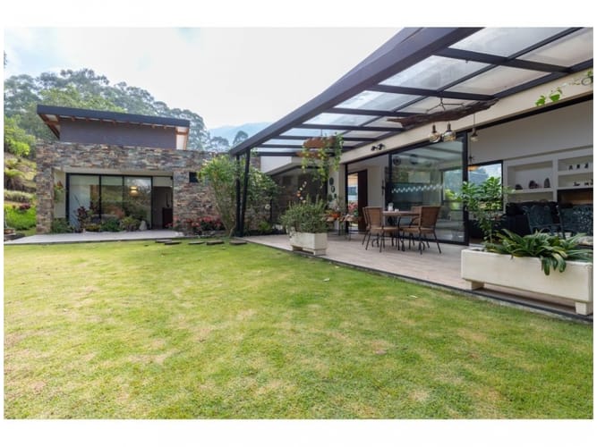 Casa de 3 alcobas en venta en Escobero, Envigado, 1707 m² · foto 3 de 19