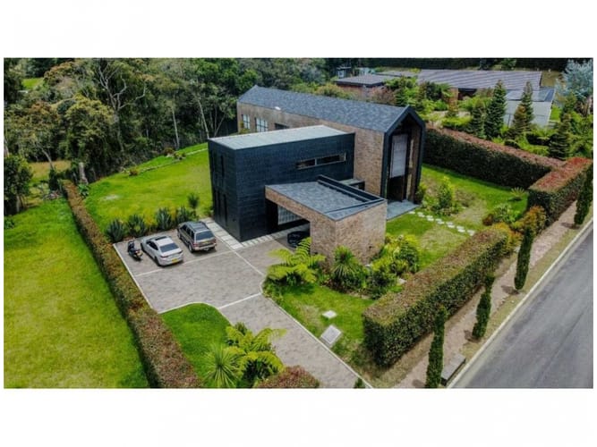 Casa de 3 alcobas en venta en Pantanillo, Envigado, 1614 m² · foto 2 de 24