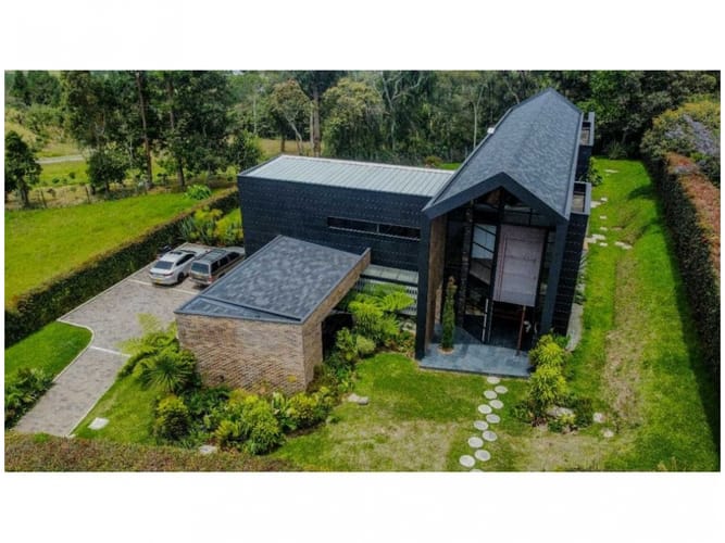 Casa de 3 alcobas en venta en Pantanillo, Envigado, 1614 m² · foto 3 de 24