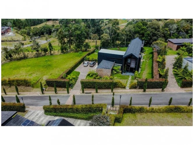 Casa de 3 alcobas en venta en Pantanillo, Envigado, 1614 m² · foto 4 de 24