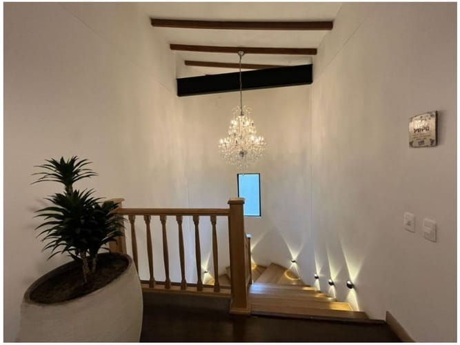 Casa de 6 alcobas en venta en Medellín · foto 2 de 12